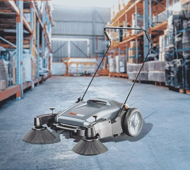 Industrijska mašina za čišćenje podova Sweeper Pro u magacinu između regala